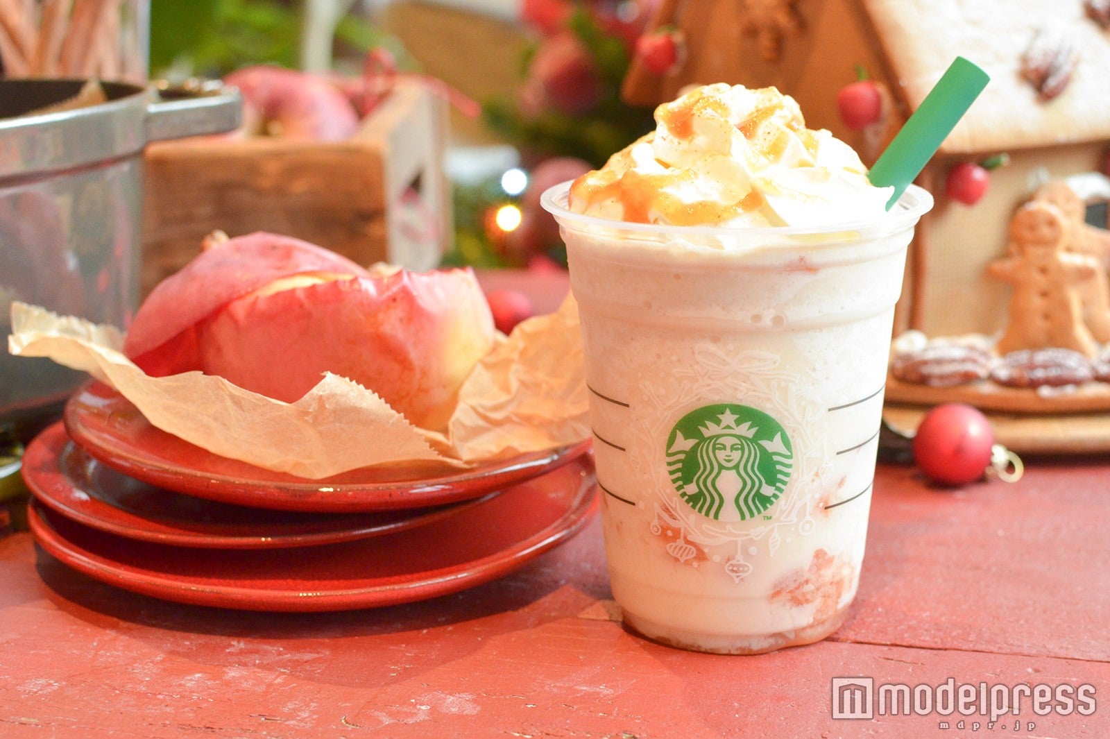 ベイクド アップル フラペチーノ（R） ／（C）モデルプレス