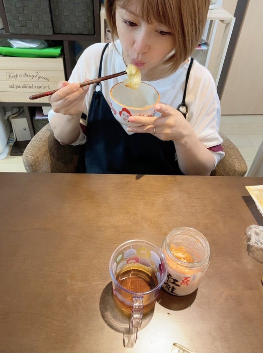 梅田賢三 妻 矢口真里と息子のために作った料理を公開 むさぼってました モデルプレス 梅田賢三 妻 矢口真里と息子のために作った料理を公開 むさぼってました モデルプレス