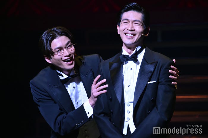 (左から)白洲迅、松下洸平(C)モデルプレス