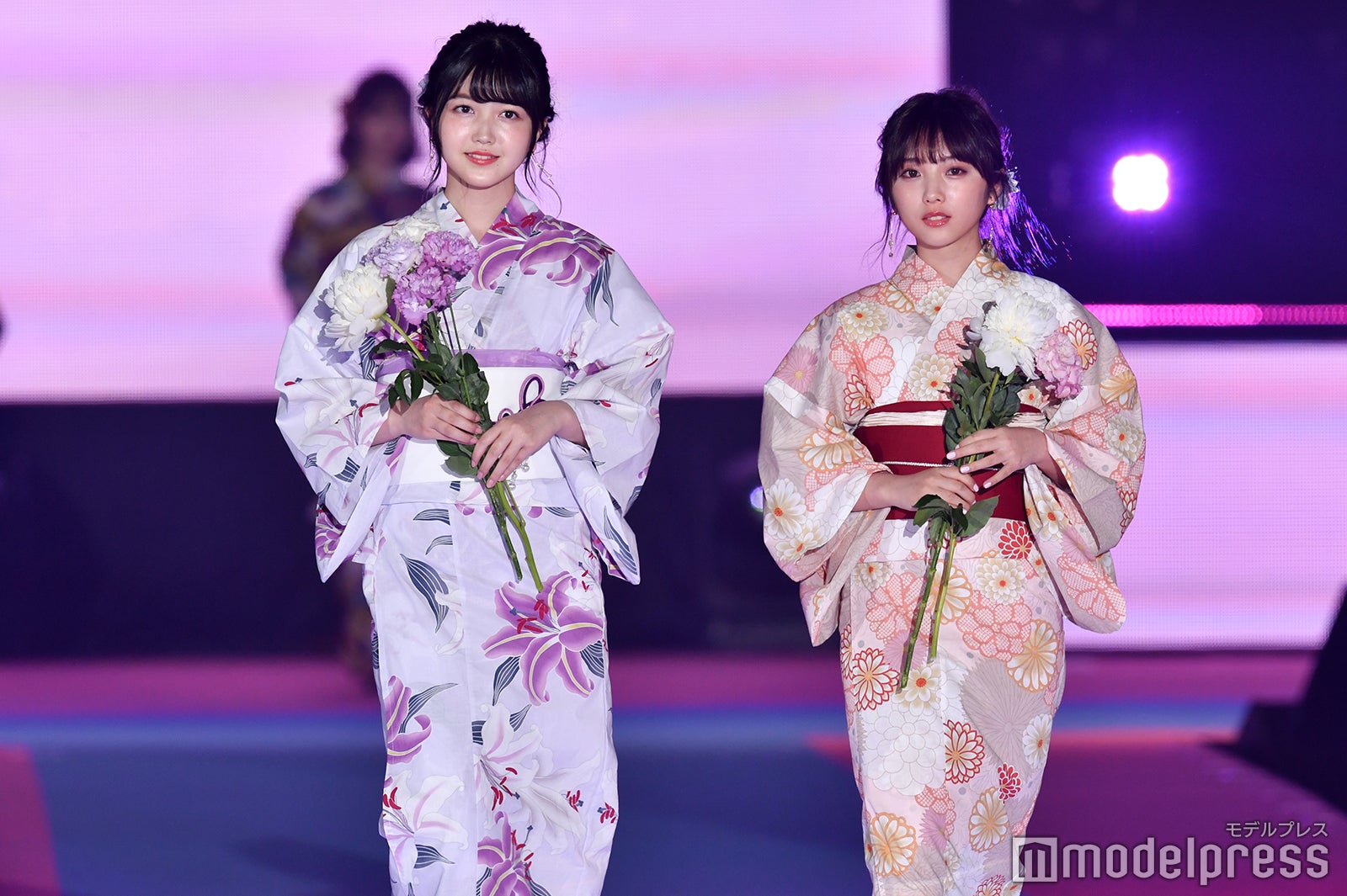 久保史緒里＆与田祐希（C）モデルプレス