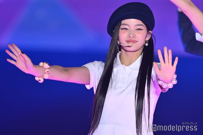 黒髪のIROHA/ILLIT(C)モデルプレス