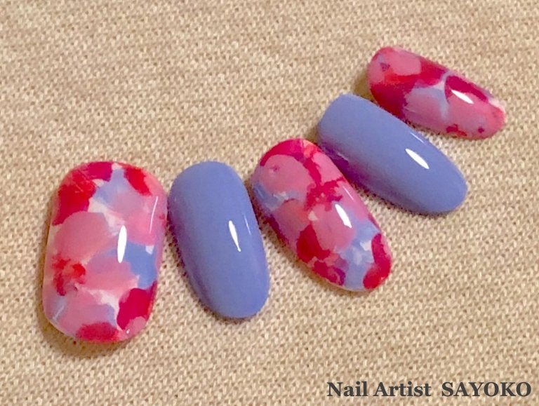 ラベンダーカラーのボタニカルフラワーネイル