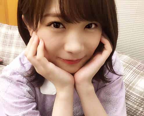 乃木坂46秋元真夏がオススメ「#彼女感」出せる“ほおづえポーズ”<乃木撮>