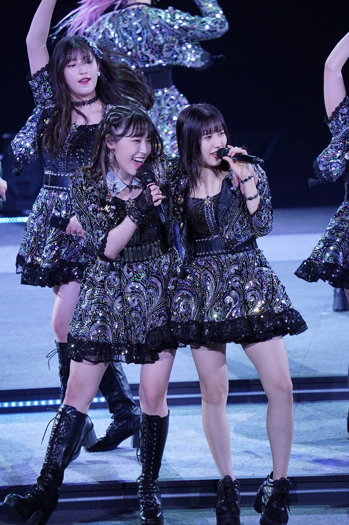 譜久村聖、佐藤優樹「モーニング娘。’21 コンサートTeenage Solution ~佐藤優樹 卒業スペシャル~」(提供写真)