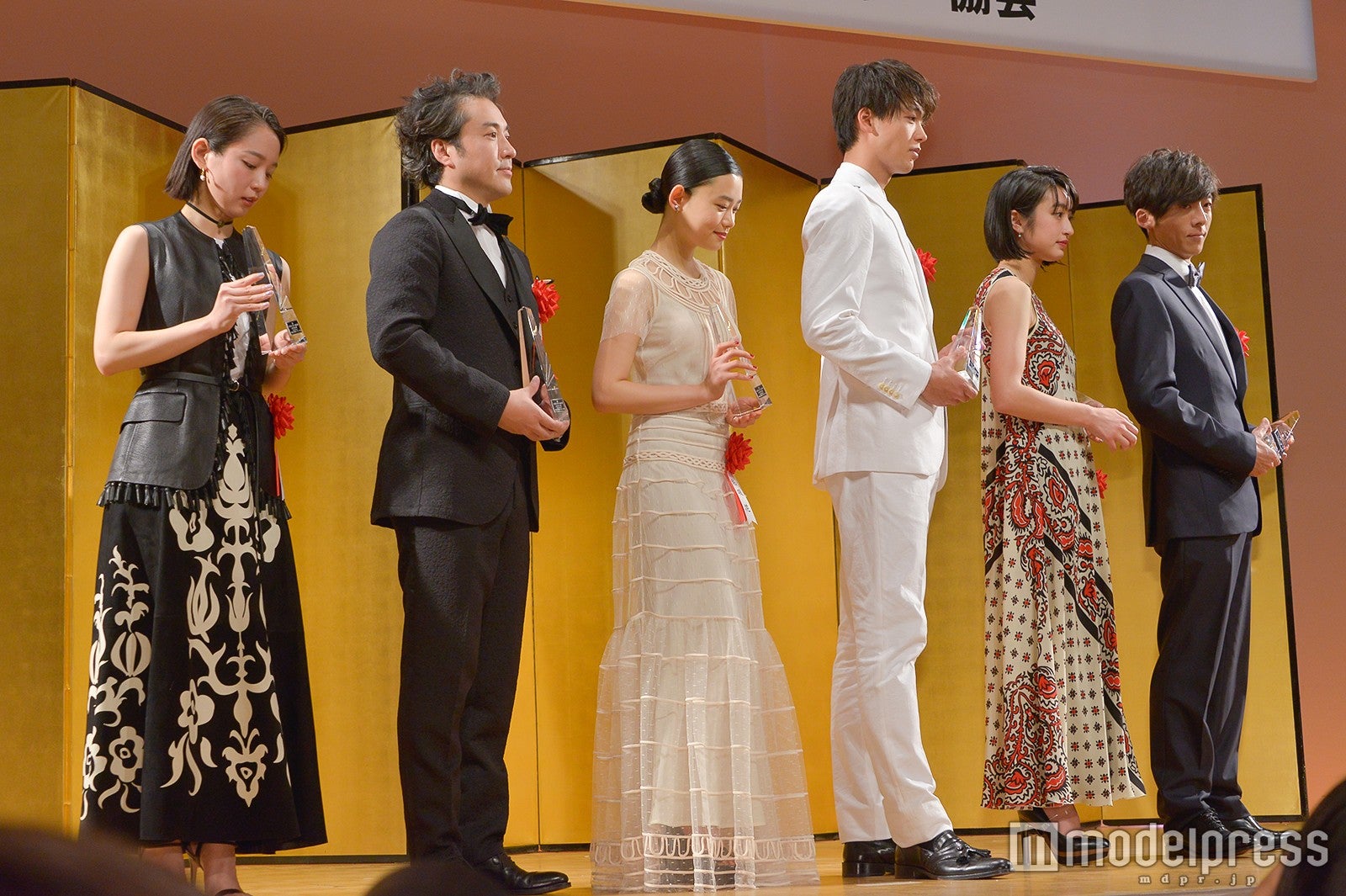 （左から）吉岡里帆、ムロツヨシ、杉咲花、竹内涼真、門脇麦、高橋一生 （C）モデルプレス