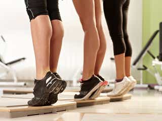 在宅ワークの合間にできる!ふくらはぎのむくみ解消ストレッチ4選