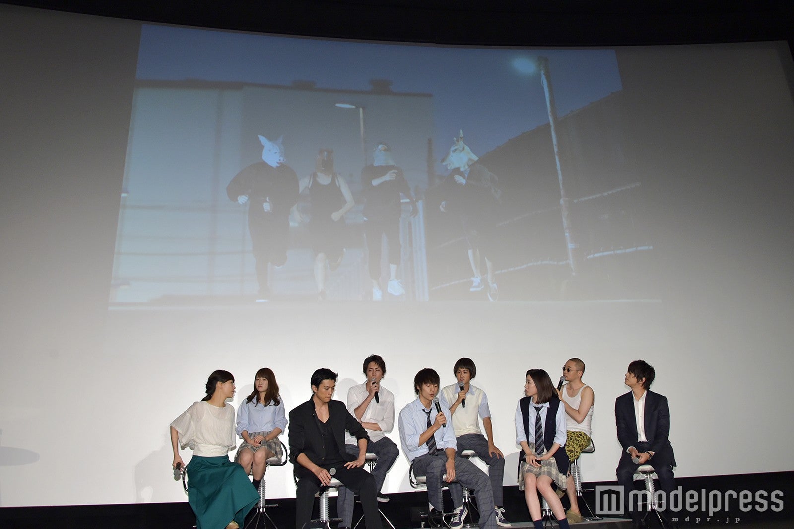 疑惑の“逃亡シーン”（C）モデルプレス