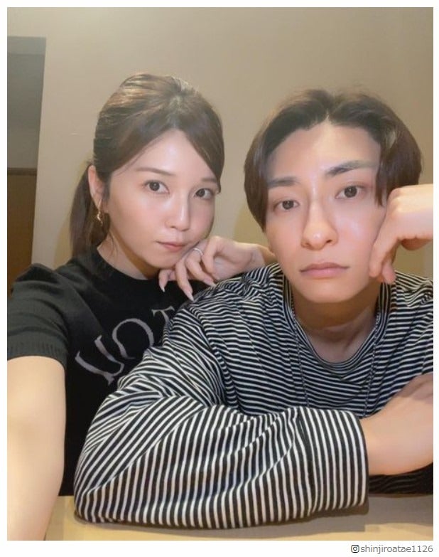 AAA與真司郎＆宇野実彩子「Love you」密着ショットでディナー報告「あたうの最強」「尊い」の声