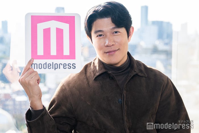 鈴木亮平(C)モデルプレス