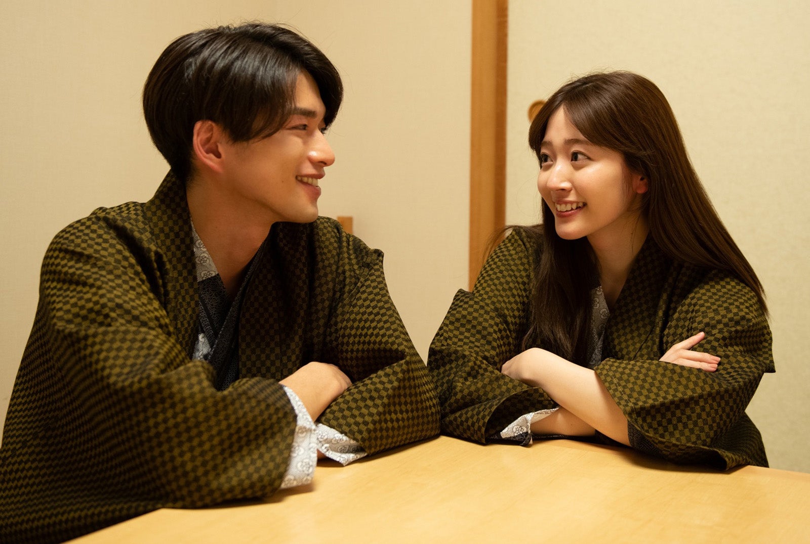 白洲迅、鈴木愛理／「ANIMALS-アニマルズ-」第3話より（C）AbemaTV, Inc.