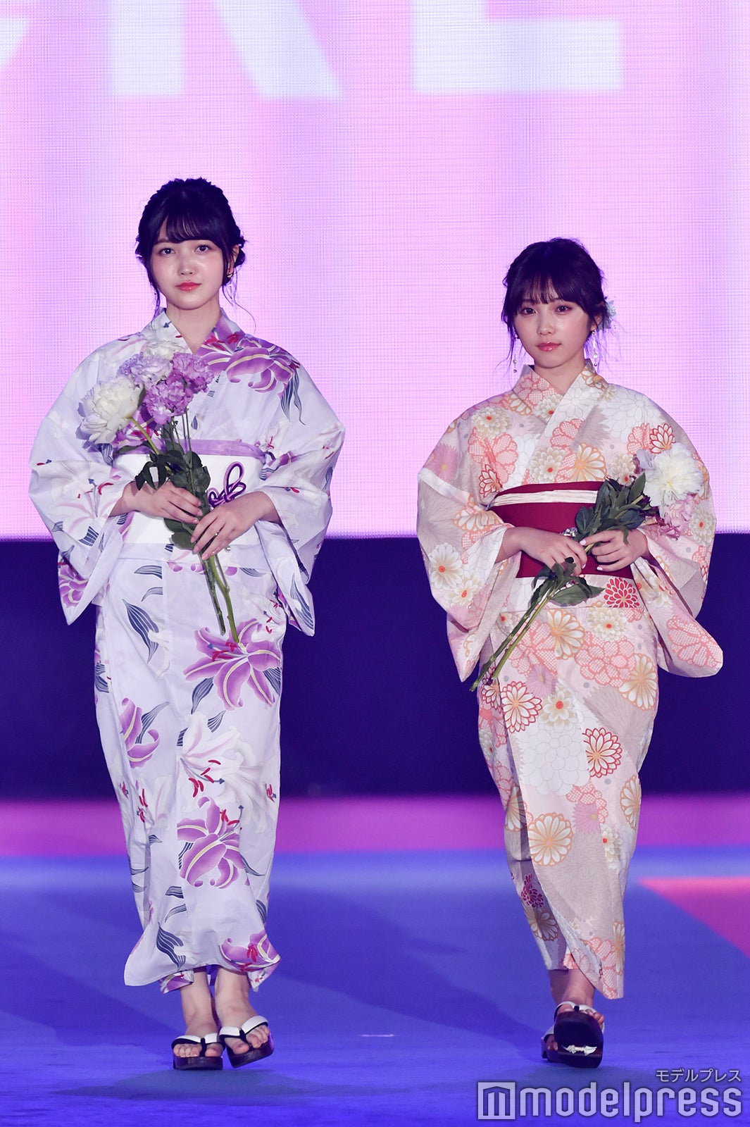 久保史緒里＆与田祐希（C）モデルプレス