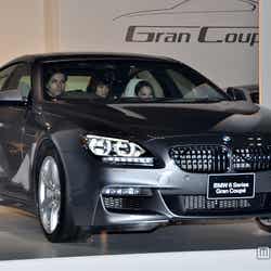 「ニューBMW 6シリーズ グラン クーペ」に乗車して登場