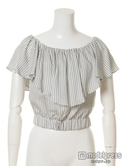 オフショルフリルブラウス「snidel」10,152円(税込)