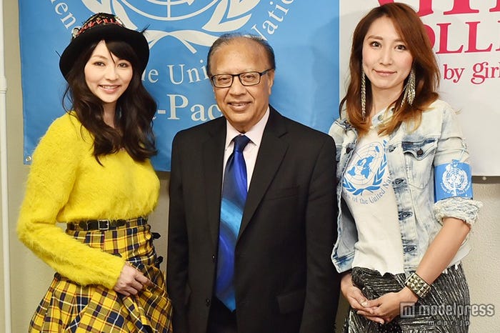 左から:香里奈、アンワルル K.チャウドリー氏、小松田有理さん