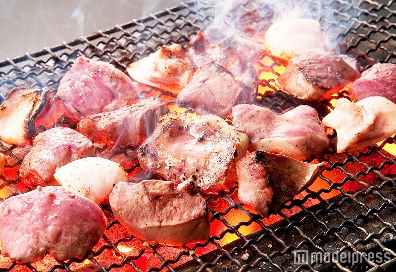 新たな肉好きの横丁「旭日食肉横丁」が誕生 餃子やモツを“ハシゴ肉”