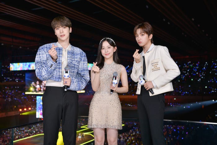 ユンホ、パク・ジフ、ウナク「SBS INKIGAYO LIVE in TOKYO」(C)SBS