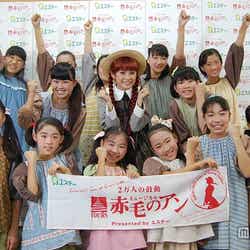 高橋愛とミュージカル「赤毛のアン」の子役たち