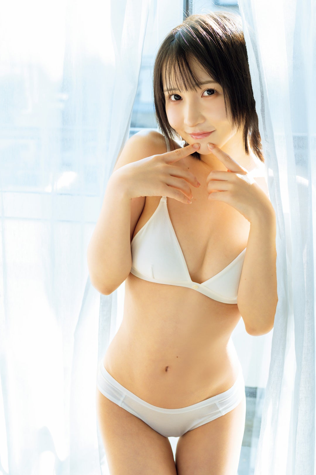 「オールスター後夜祭」白ビキニ姿で話題の五木ゆうり、雑誌グラビア初挑戦「週刊FLASH」登場