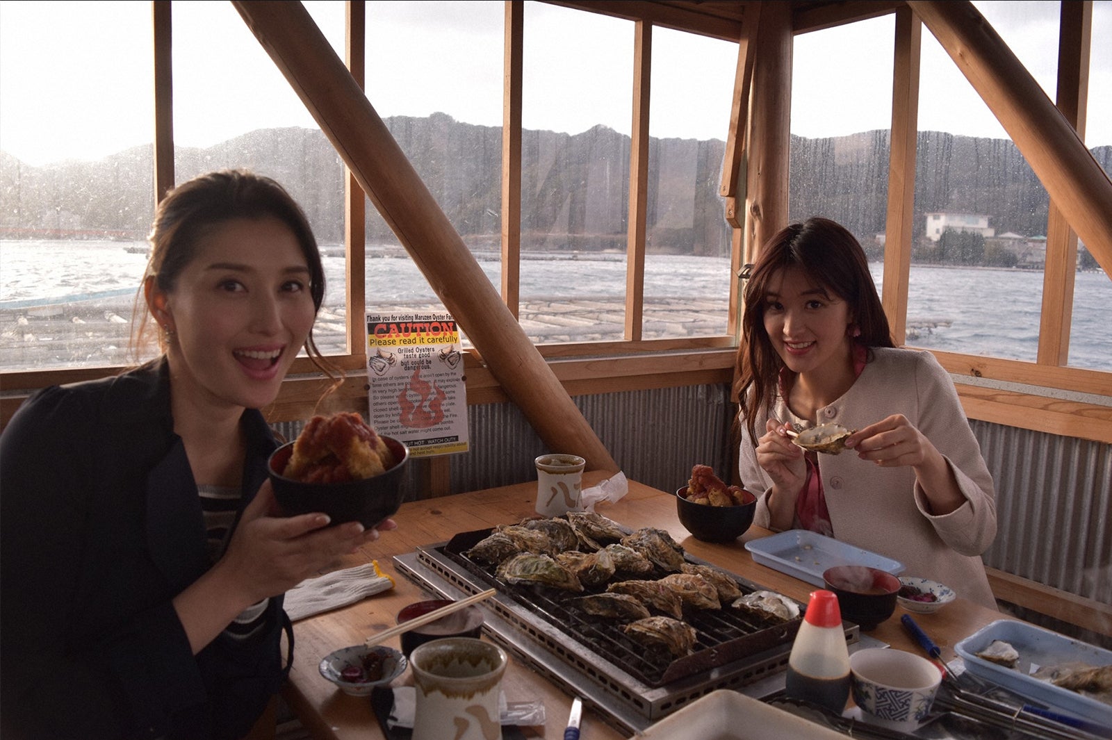 （左から）橋本マナミ、葉加瀬マイ（C）TBS