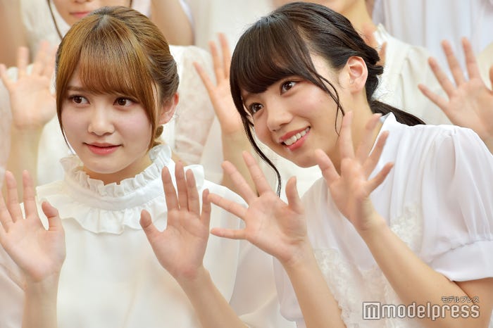 加藤史帆、齊藤京子(C)モデルプレス