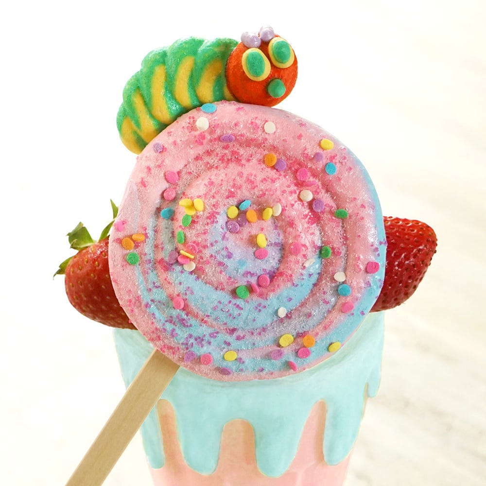 「はらぺこあおむしカフェ」カラフルないちごシェイクや新作メニュー仲間入り