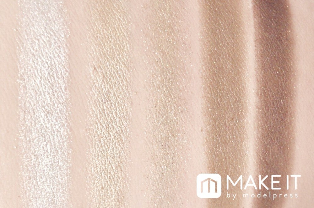 ルナソル／スパークリングアイズ／01 Gold Sparkling (C)メイクイット