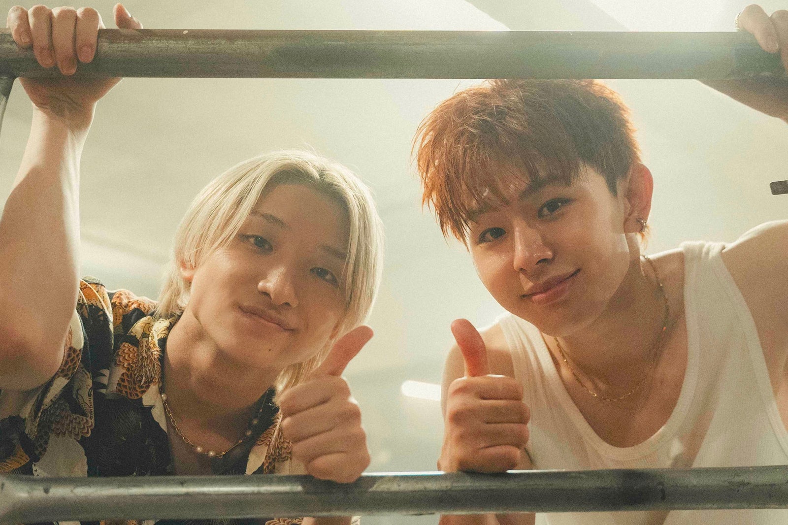 山下永玖、高尾楓弥／オフショット（C）映画「BATTLE KING!! Map of The Mind」製作委員会