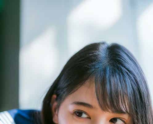 日向坂46小坂菜緒、1st写真集のパネル展テーマ決定 展示カット一部解禁<君は誰?>
