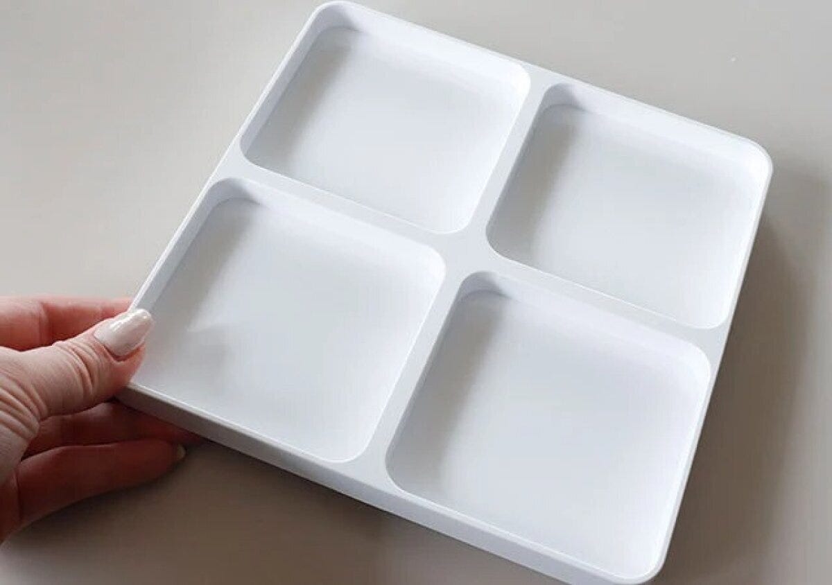 ダイソー　卓上収納ケース（組み立てタイプ、台座、4ブロック）