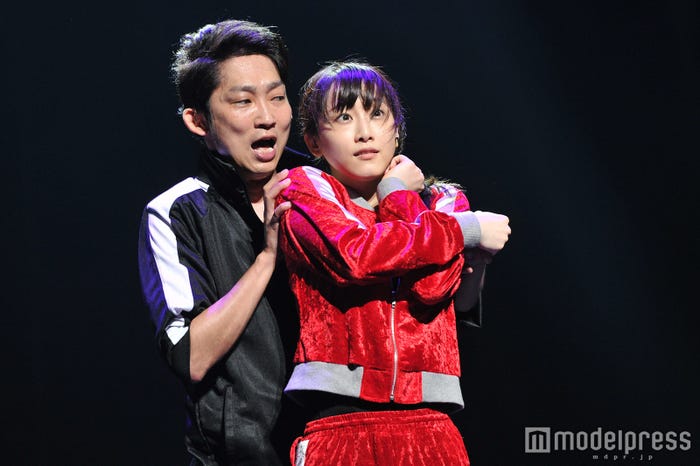 石田明、松井玲奈 (C)モデルプレス