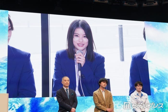 中継で登場した出口夏希&野口聡一、北村匠海、神木隆之介(C)モデルプレス