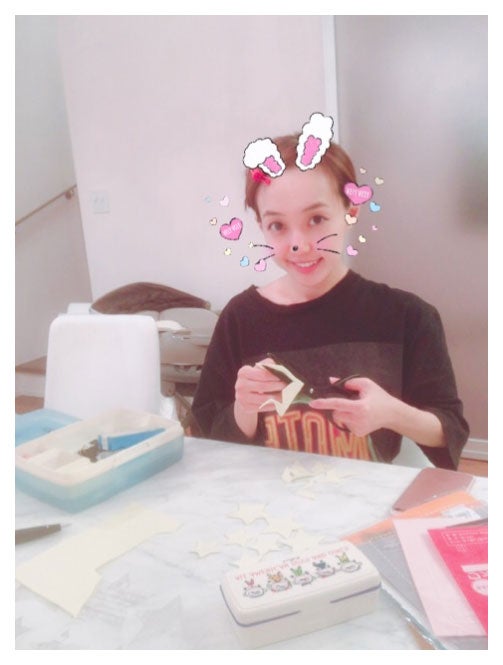 息子へのおもちゃを作る川崎希／アレクサンダーオフィシャルブログ（Ameba）より