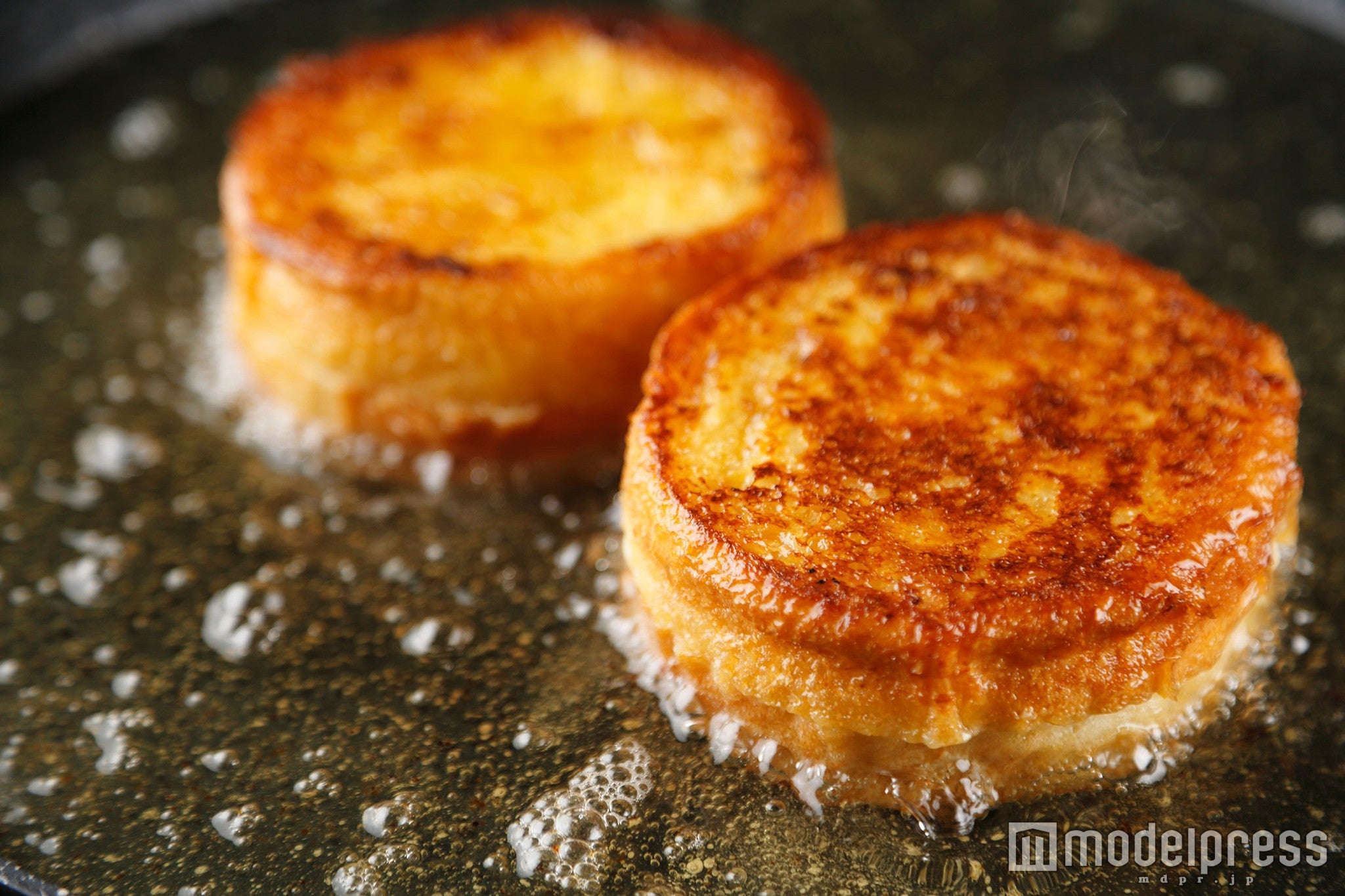 フレンチトーストをドーナッツ風にフライドした新感覚のフレンチトースト