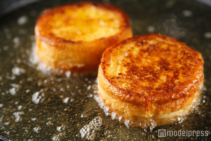 フレンチトーストをドーナッツ風にフライドした新感覚のフレンチトースト