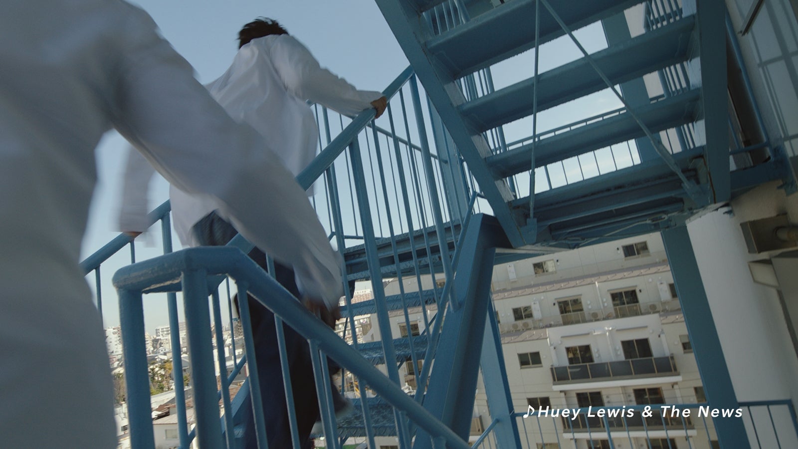 新テレビCM『生きてるっ！』篇より（提供写真）