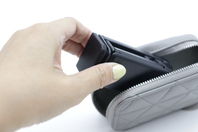 どこでも挟めるトラベルスマホホルダー　コンパクト