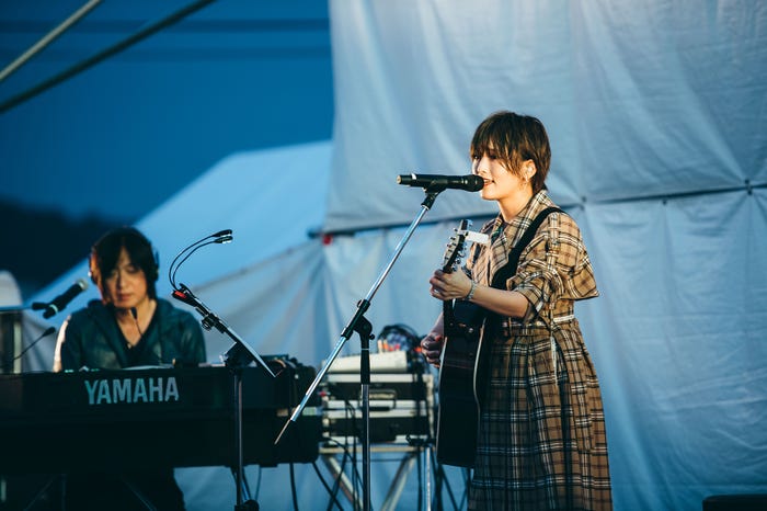 小林武史、山本彩(撮影:後藤武浩)