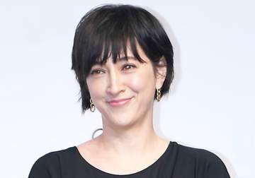 滝川クリステル、衝撃のマザーズバッグの中身を公開 バケツが出てきて騒然、藤本美貴も「こんなの見たことない」