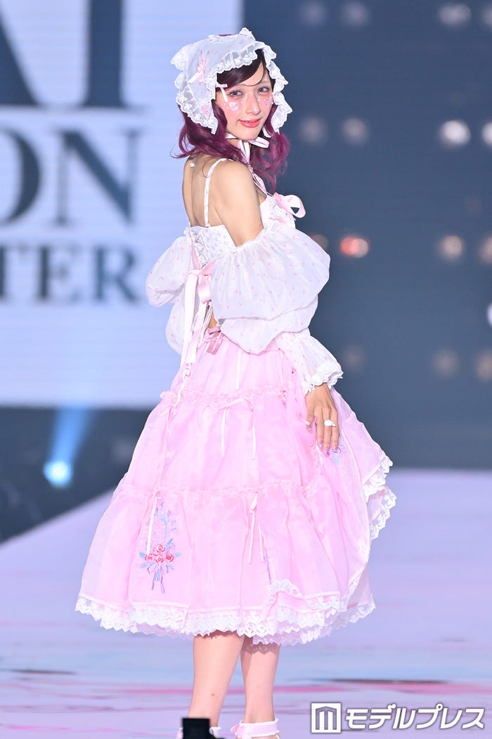 しなこ(C)モデルプレス