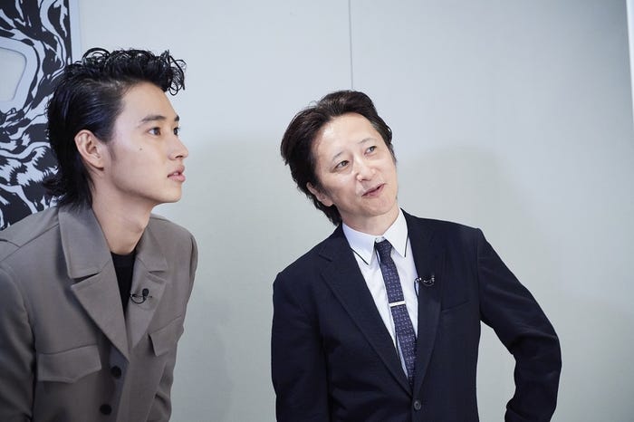 荒木飛呂彦、山崎賢人 (C)2017 映画「ジョジョの奇妙な冒険 ダイヤモンドは砕けない 第一章」製作委員会 (C)LUCKY LAND COMMUNICATIONS/集英社