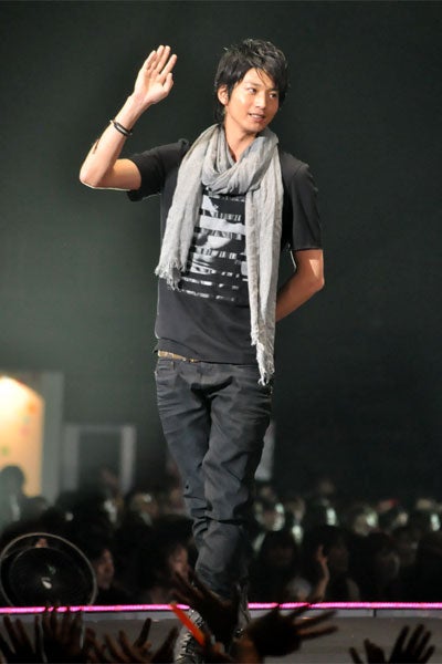 向井理、「第13回東京ガールズコレクション」にサプライズ出演！女子3万人が熱狂