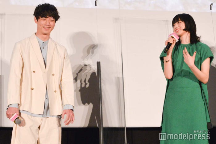 小松菜奈の褒め言葉に照れる坂口健太郎 (C)モデルプレス