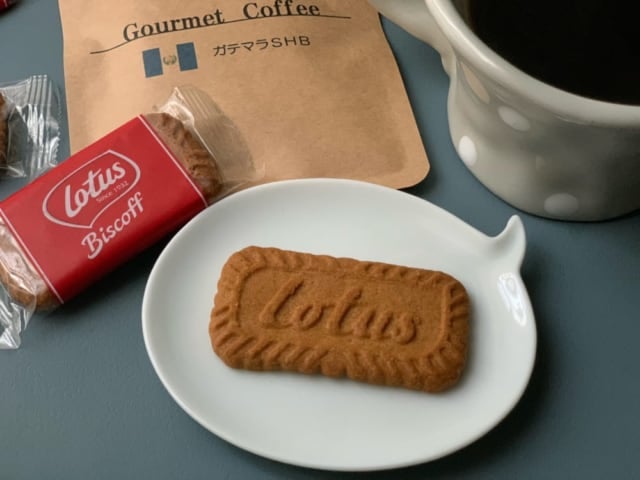 カルディ　オリジナルカラメルビスケット　開封画像