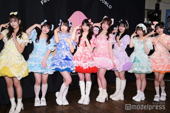 log you(上段左から時計回り)福本れみ、竹内月音、月代来実、久保怜音、小浜菜摘、松本玲奈、井出叶、山下うみ(C)モデルプレス