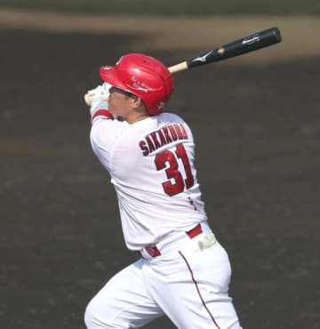 広島・坂倉圧巻 大瀬良撃ち3ラン 開幕捕手へ体の回転意識したフォームに改造中「ひとまず良かった」