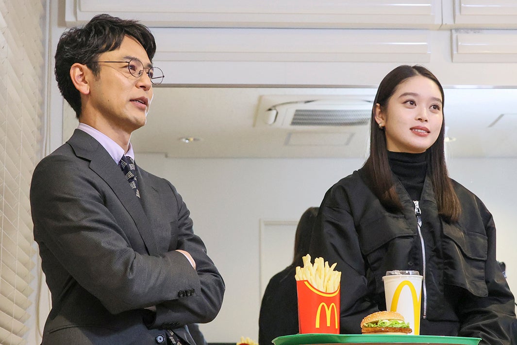 妻夫木聡、高石あかり「ひるまック『白昼の衝撃600円』篇（30秒）メイキング（提供写真）