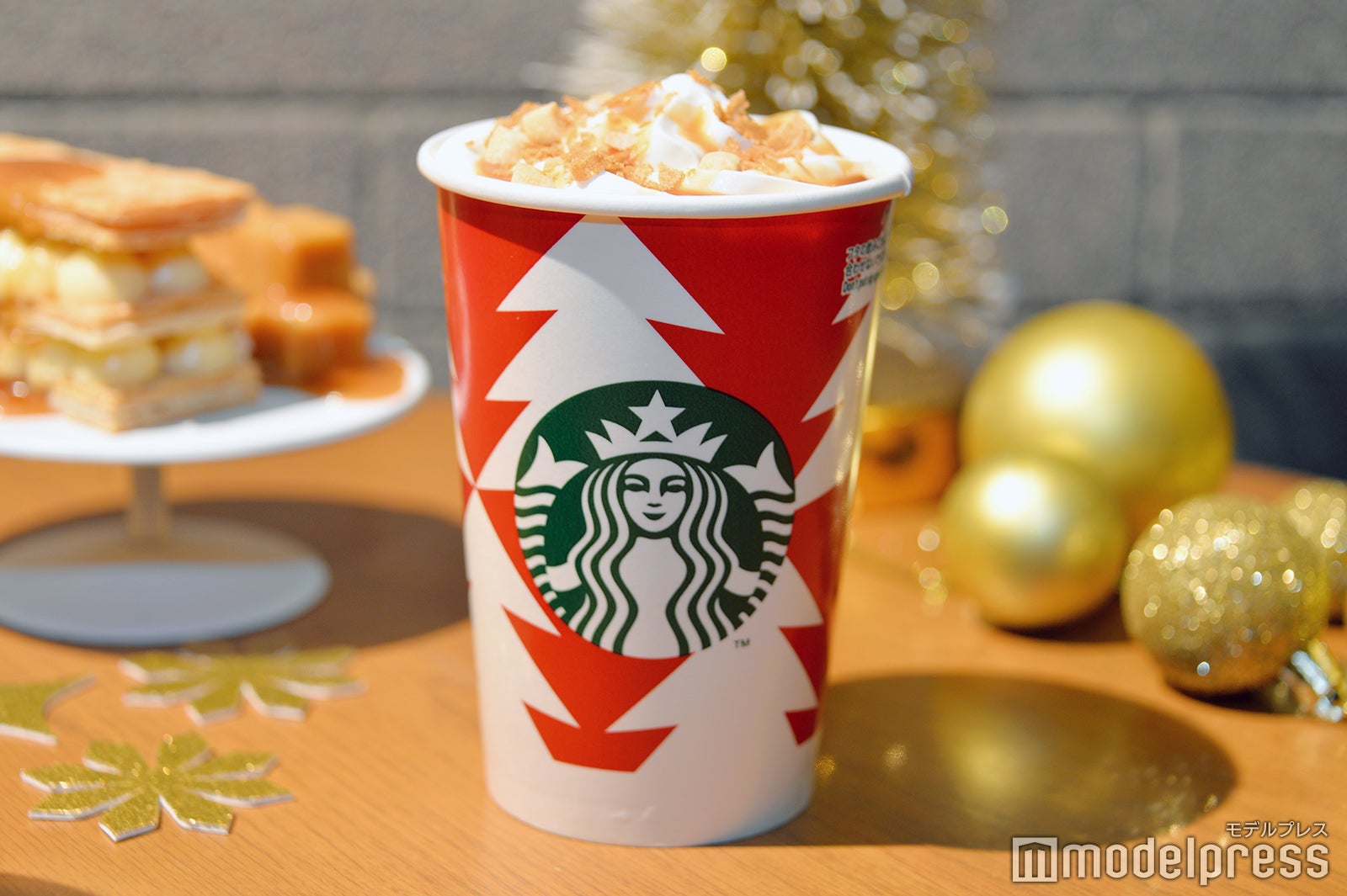 バターキャラメル ミルフィーユ ラテ（C）モデルプレス