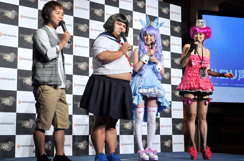 左から：響、道重さゆみ、岡本夏生