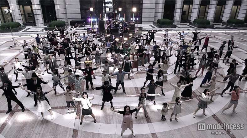 Thinking Dogs『世界は終わらない Dance ver.』より