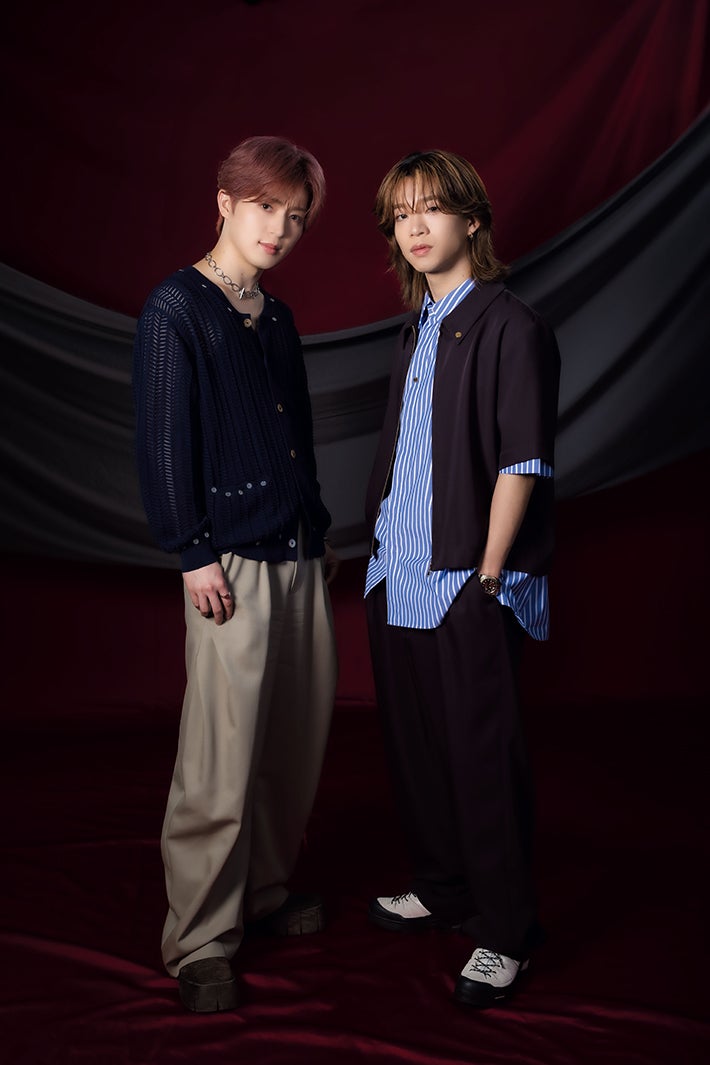 西山智樹、森愁斗「モデルプレスカウントダウンマガジン vol.13」（東京ニュース通信社刊）写真：野間憲治